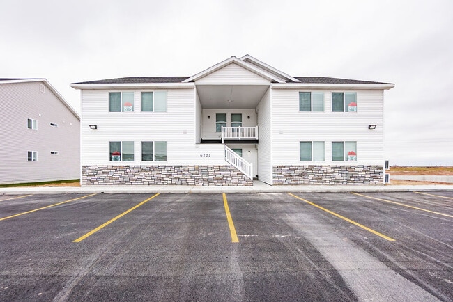 Building Photo - 6227 N Silver Fox Rd Unit 1