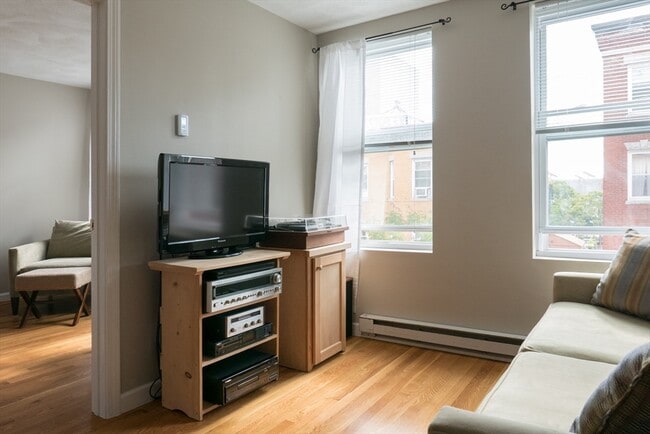 Building Photo - 166 Cottage St Unit 301