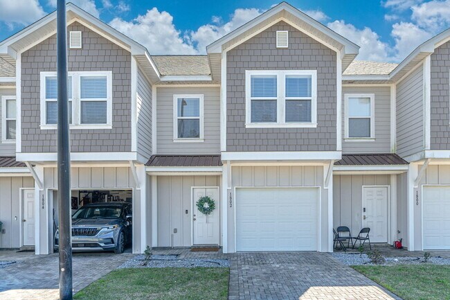 Photo - 1802 Stable Ln Townhome