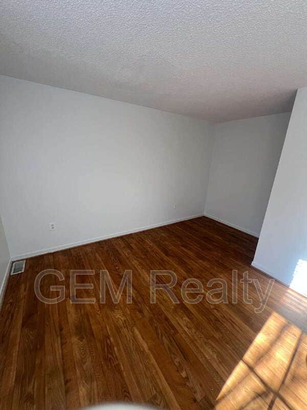 Photo - 405 Carnaby St