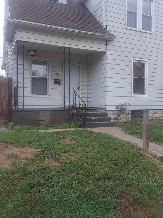 Photo - Quaint 3 bed 1.5 bath with detached garage close to everything