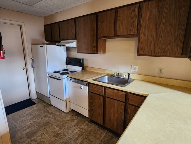 Kitchen - 1405 Randall St Unit 1405