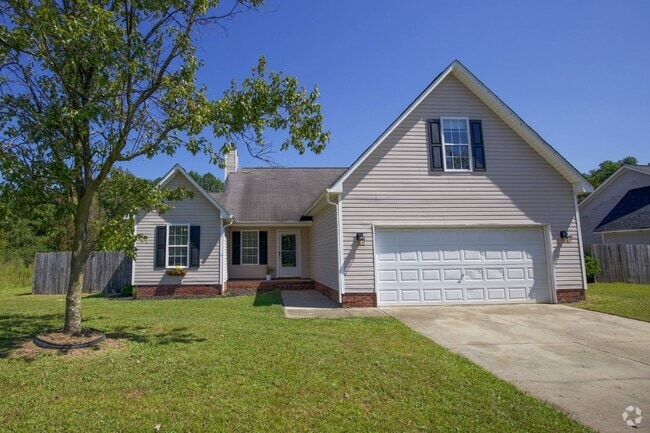 Building Photo - Adorable 3 bedroom 2 bath + Bonus in Raeford Rental