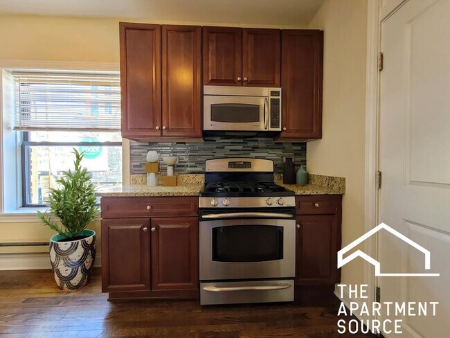 Photo - 736 W Addison St Unit 1