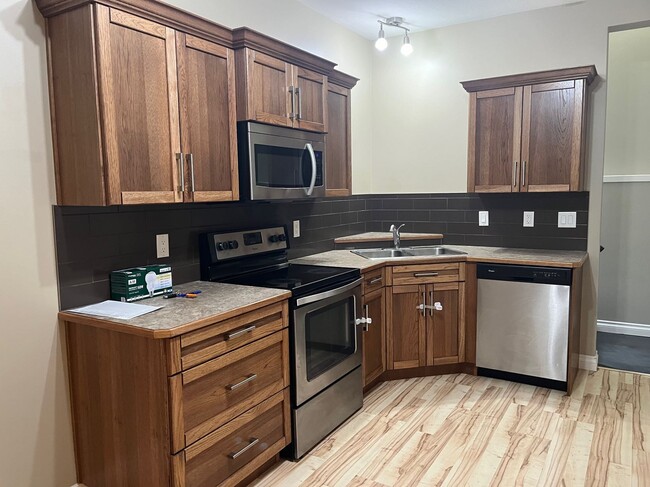 2 Bed 1.5 Bath Unit in Sylvan Lake, AB
