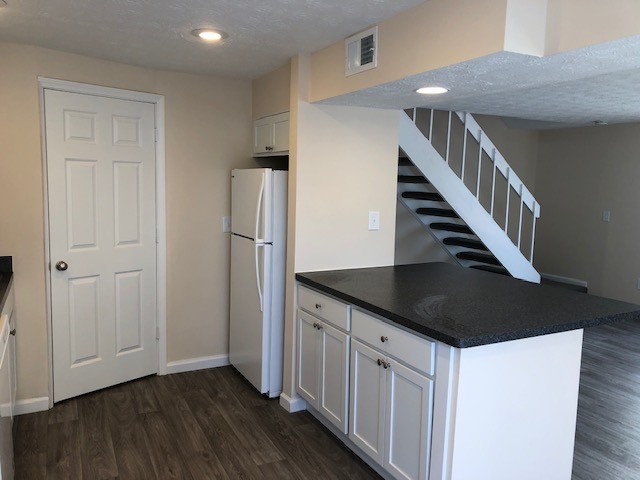2-BR Kitchen - remodeled - Rivergate Apartments
