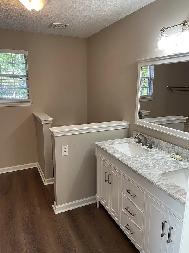 Photo - 103 Walnut Grove Cir