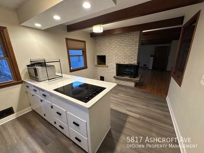 Photo - 5817 Ashcroft Ave