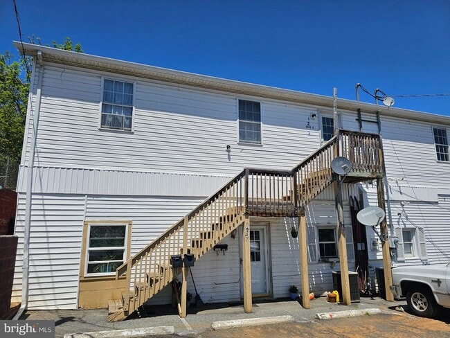 Photo - 1202 N Royal Ave Apartment Unit D
