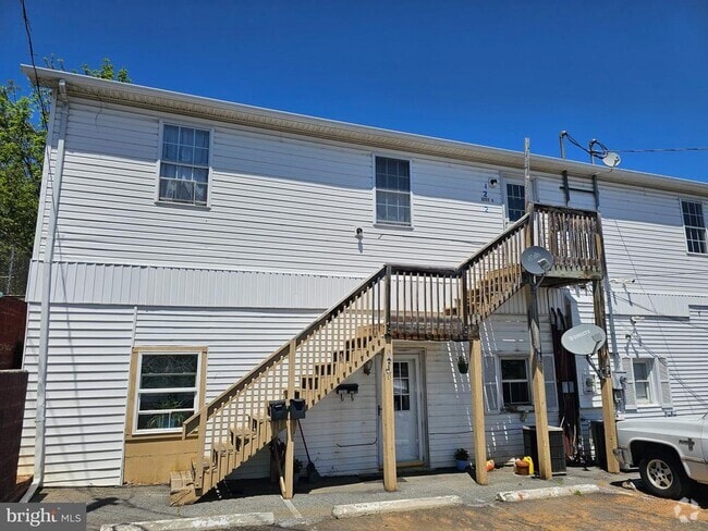 Building Photo - 1202 N Royal Ave Unit D Rental