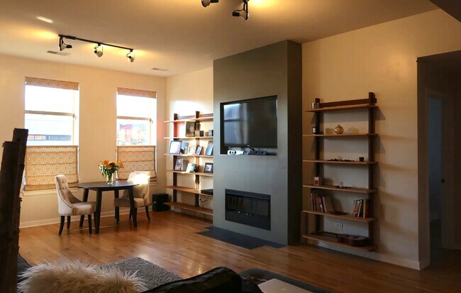 Photo - 1910 S State St