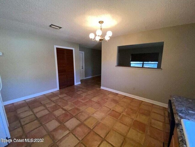 Photo - 15 W Towne Pl