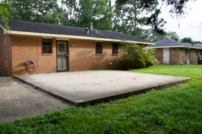 Photo - 523 Woodbrook Dr