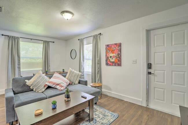 Photo - 1920 NW 47th St Unidad ID1306952P