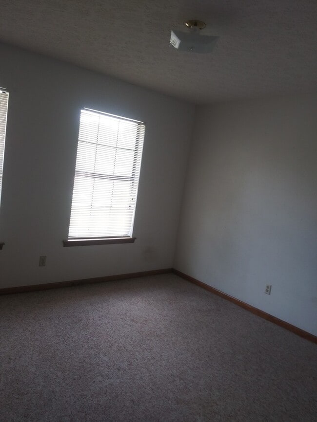Photo - 2 Bed/ 2.5 Bath Townhome in Candlelight $1450