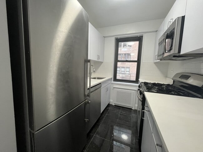 Photo - 405 E 56th St Unidad 3D