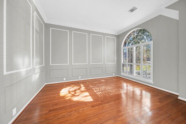 Photo - MOVE IN READY! Cream-of-the-crop location in the heart of the cul-de-sac!