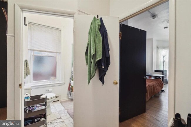 Photo - 3215 Hamilton St