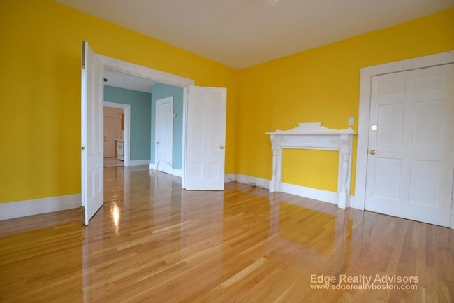 Photo - 22 Everett Sq Unit 1