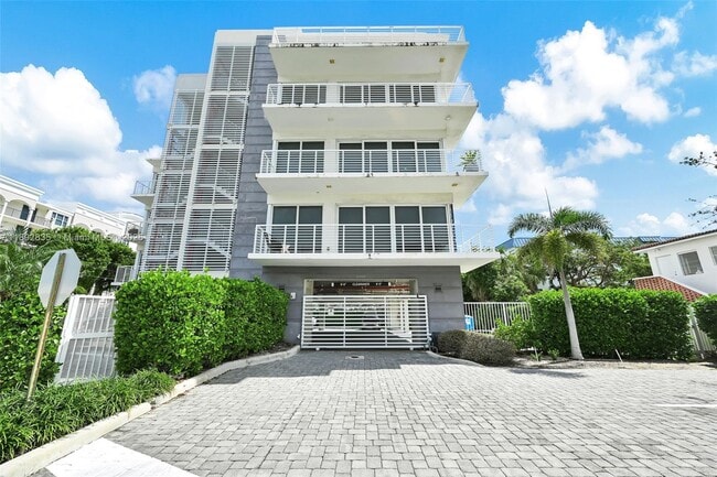 Photo - 1900 SE 2nd St Unidad 301