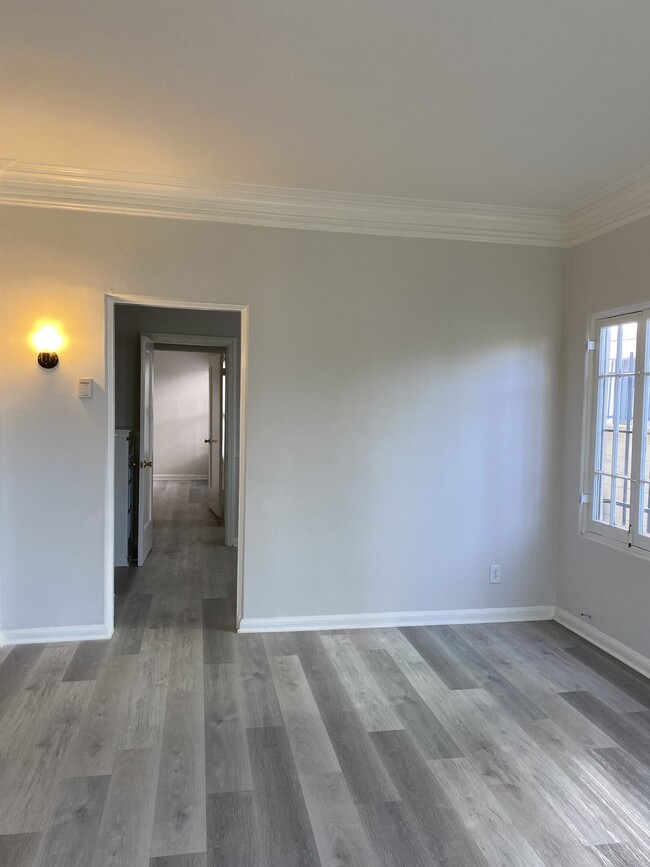 Living Room to Bed Room - 1327 S Gramercy Pl Apartments