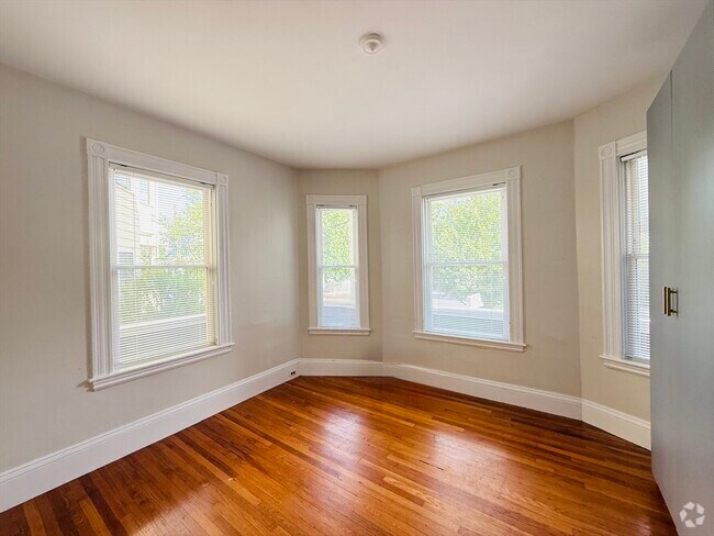 Building Photo - 35 Kingston St Unit 1 Rental