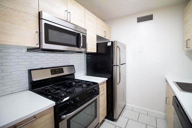 Photo - Gated Community 1 Bedroom — All Utilities Paid | First 4 Weeks Free
