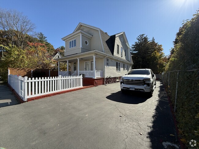 Building Photo - 5 Farmington Ave Unit 2 Rental