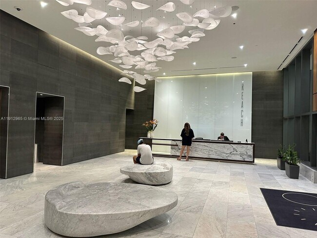 Photo - 68 SE 6th St Unidad 2205