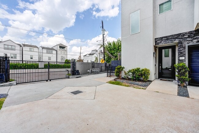 Building Photo - 8409 Hempstead Rd
