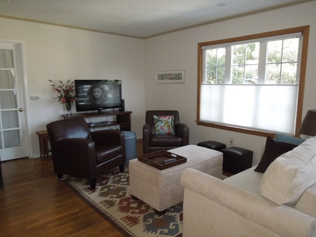 Carriage House - Living Room