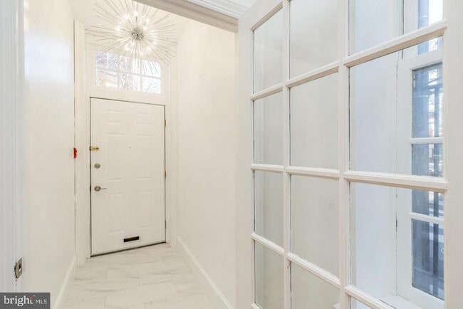 Building Photo - 422 S 15th St Unit 1