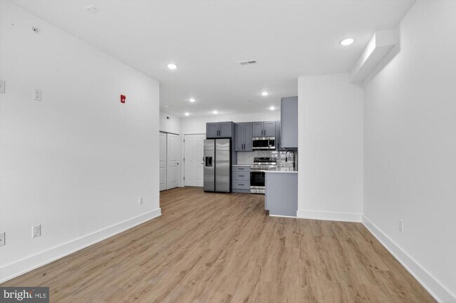 Photo - 2331 E York St Unit 3