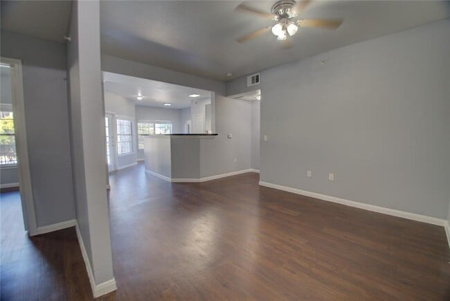 Photo - 2320 Gracy Farms Ln Unidad 712