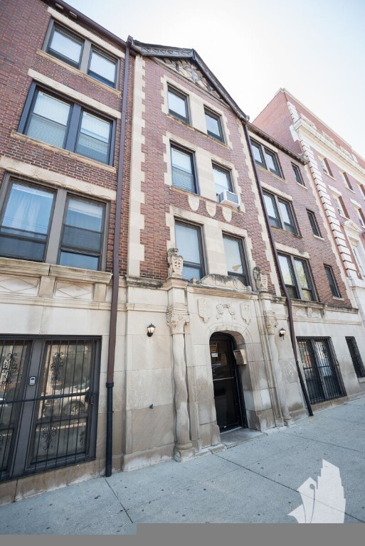 Building Photo - 3345 N Marshfield Ave Rental