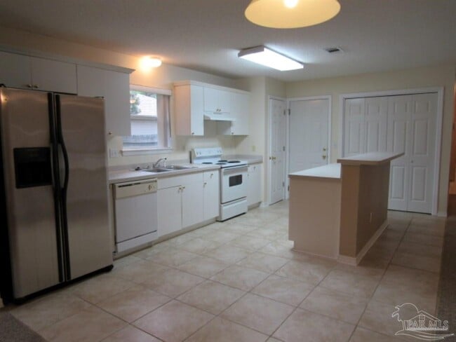 Photo - 1093 Antigua Cir