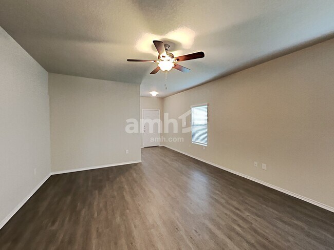 Photo - 719 Red Barn Bnd