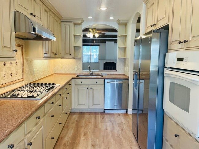 Photo - Wonderful 3 Bed 2.5 Bath Townhouse In Mountain View. Beautiful Vinyl Plank Flooring Installed Thr...