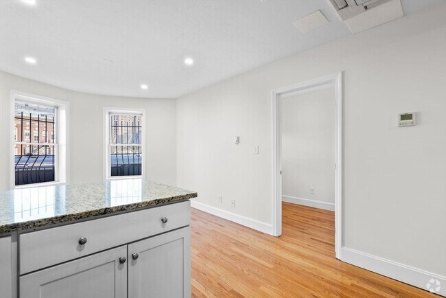 Building Photo - 754 Huntington Ave Unit 5 Rental