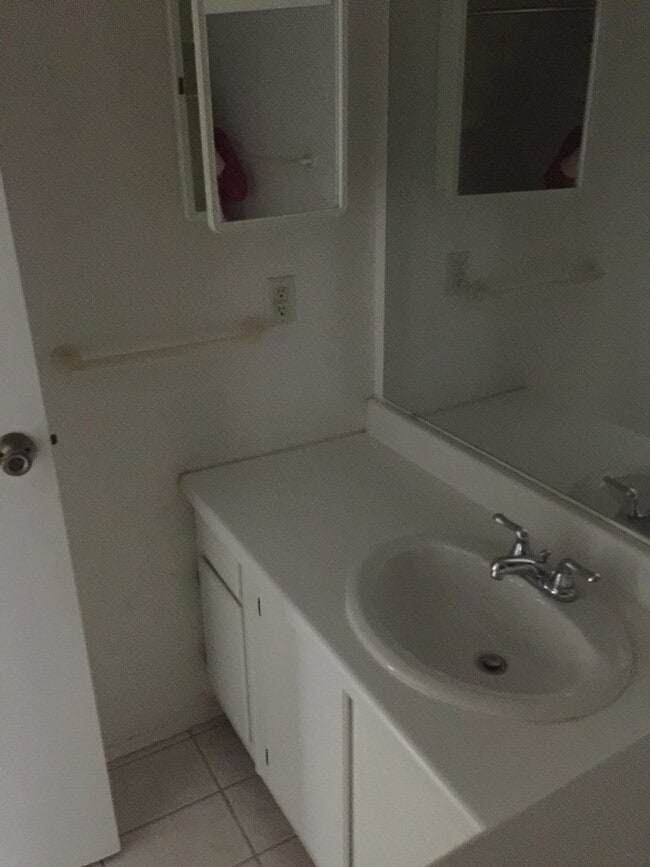 Photo - Two Bedroom Unit Near UTMB!