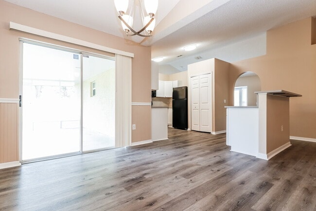 Photo - 14017 Tudor St