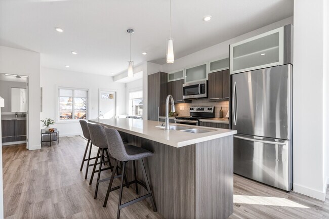 Photo - 15022-15099 99 Ave NW Unit Main 3