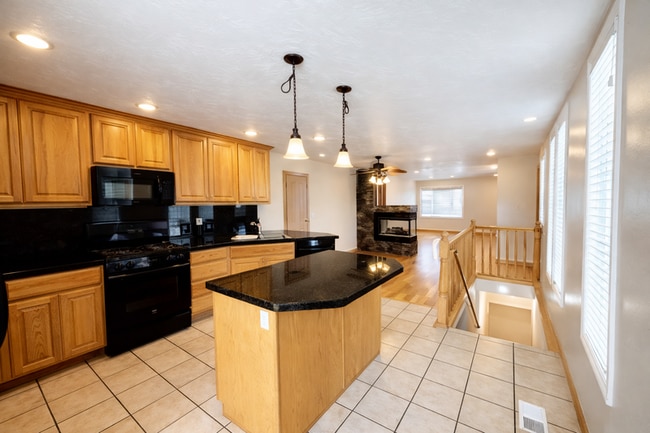 Photo - 1201 E 5600 S