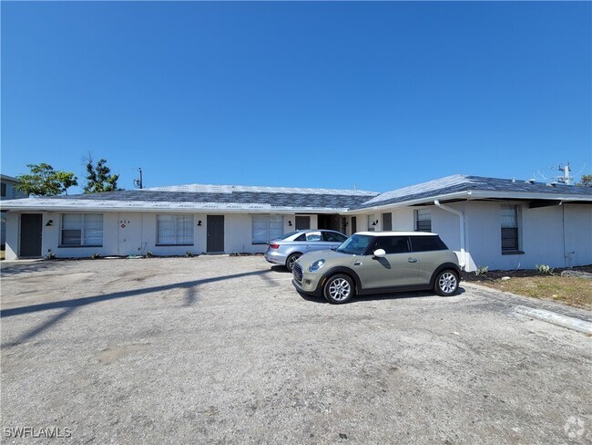 Building Photo - 1904 Santa Barbara Blvd Unit 4 Rental