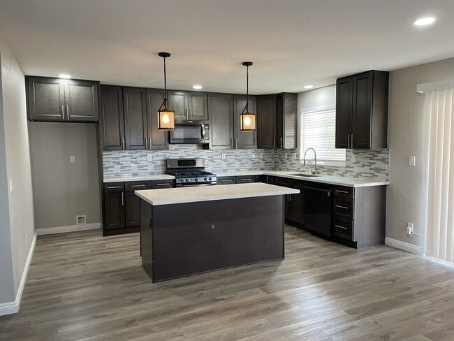 Photo - 38661 Annette Ave