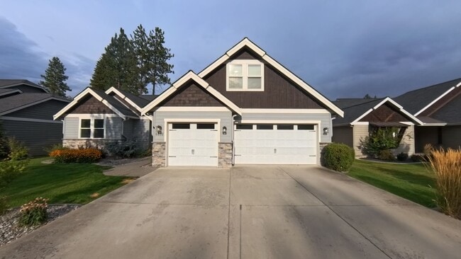 Building Photo - 6892 Baudelaire
