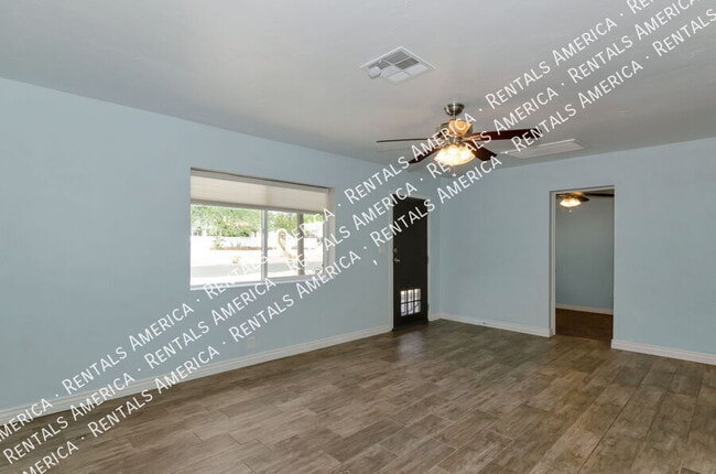 Photo - 1420 N Winstel Blvd