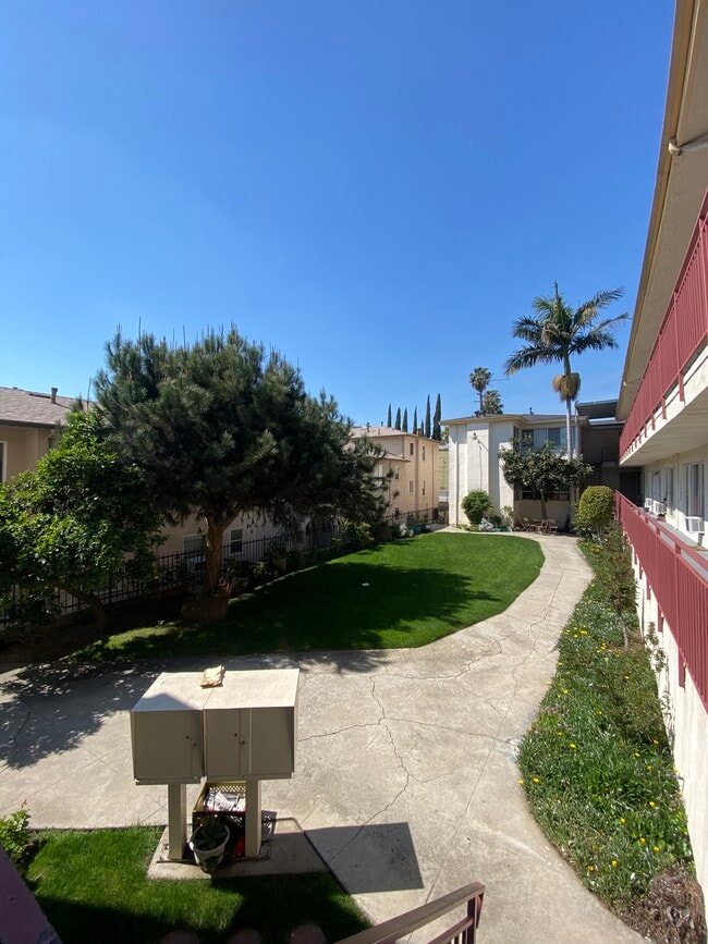 Photo - 1635 N Hobart Blvd