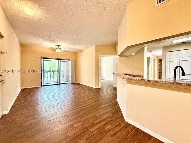 Building Photo - 3023 Alcazar Pl Unit 201