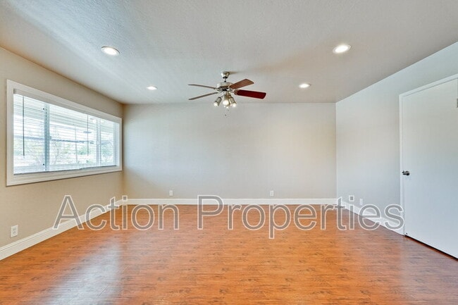 Photo - 4545 Moorpark Ave Unit #2